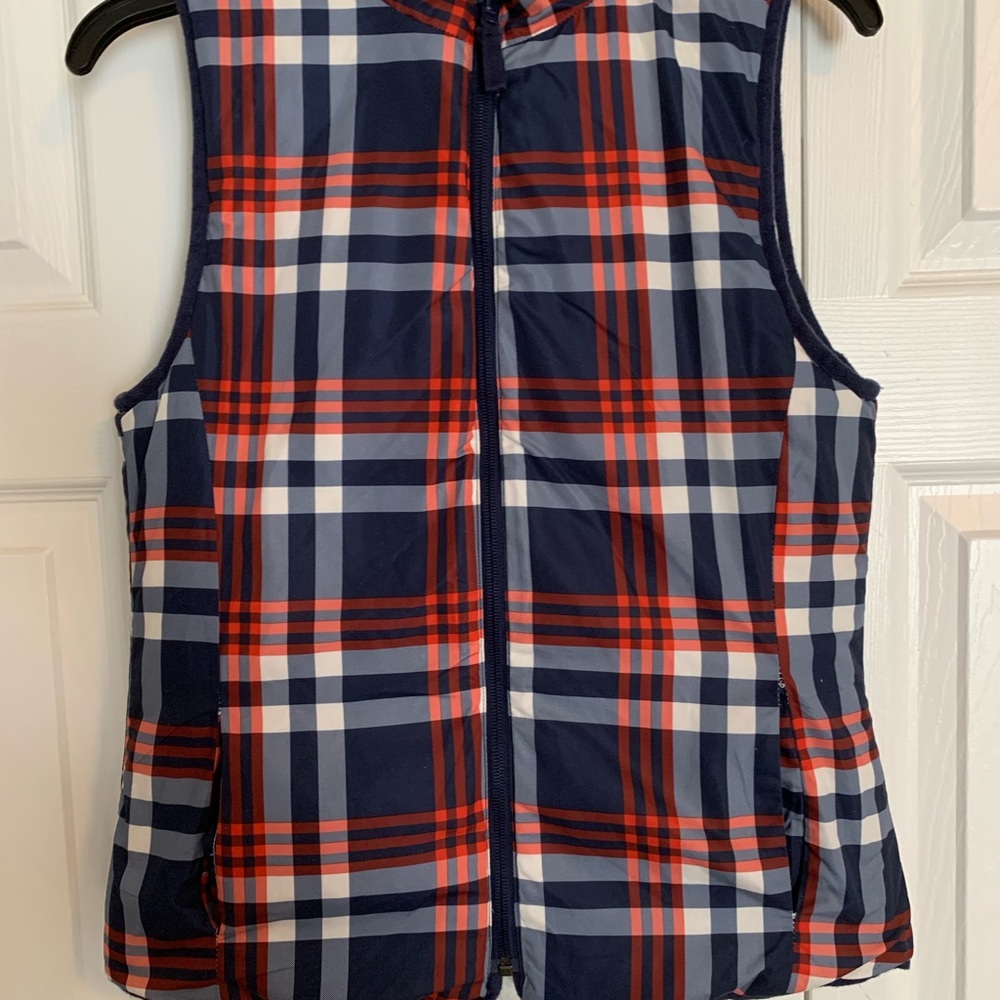 REVERSIBLE puffer vest!